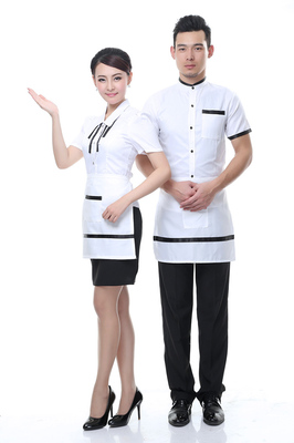 高效與清涼 快餐西餐廳服務(wù)員夏裝工作制服的設(shè)計(jì)與選擇