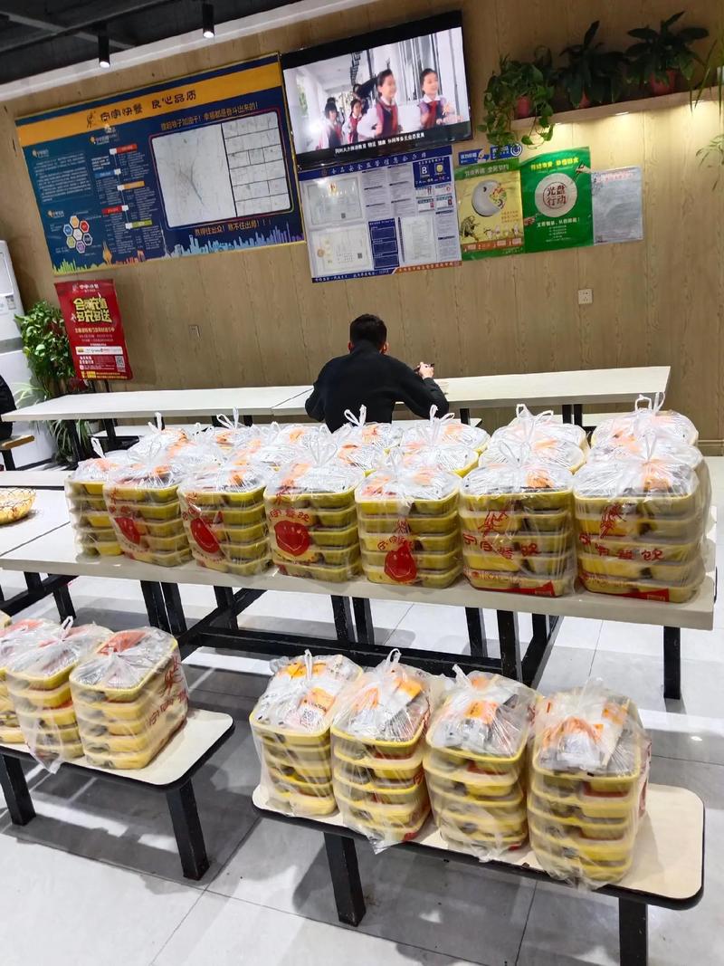 寧宇快餐傾情服務于家庭,企事業單位,社會團體,大型會議,商務